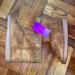 NWT rampage brown boots size: 2